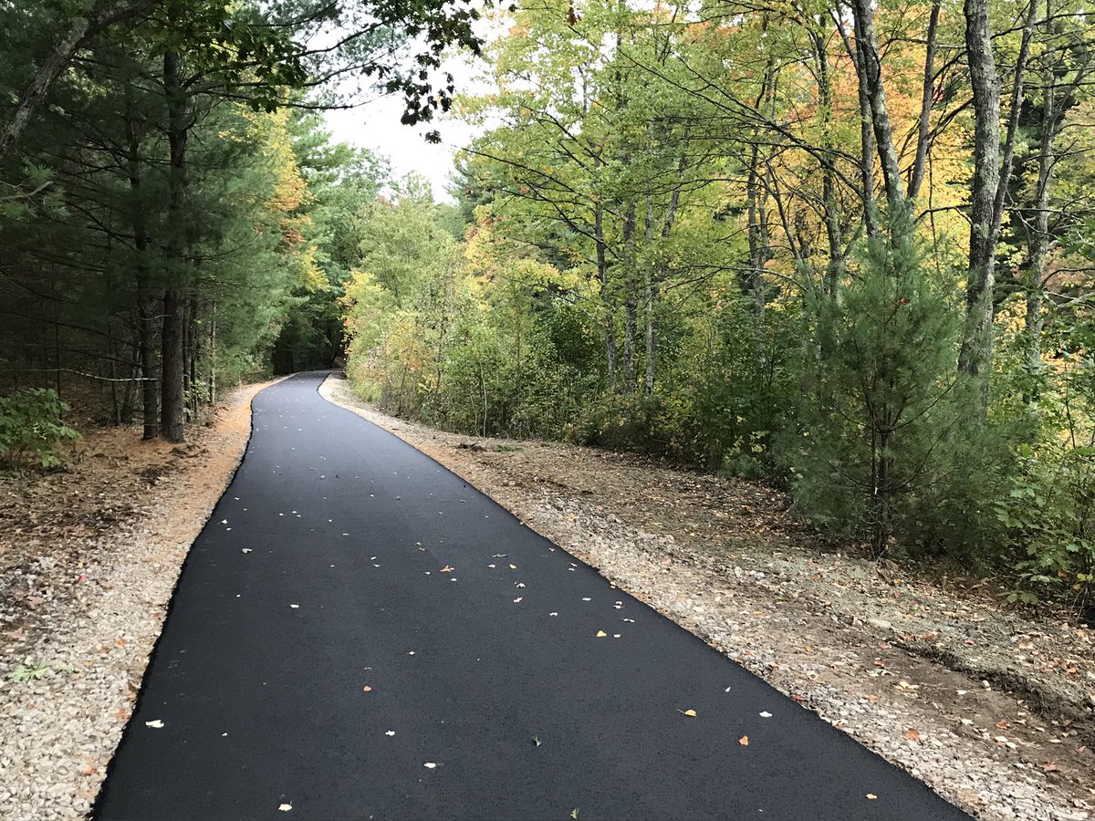jamiestaton603's tweet photo. The @Trailways_NH in Londonderry.  One week later and with a new friend 🦊 https://t.co/ScNP8v3W3s
