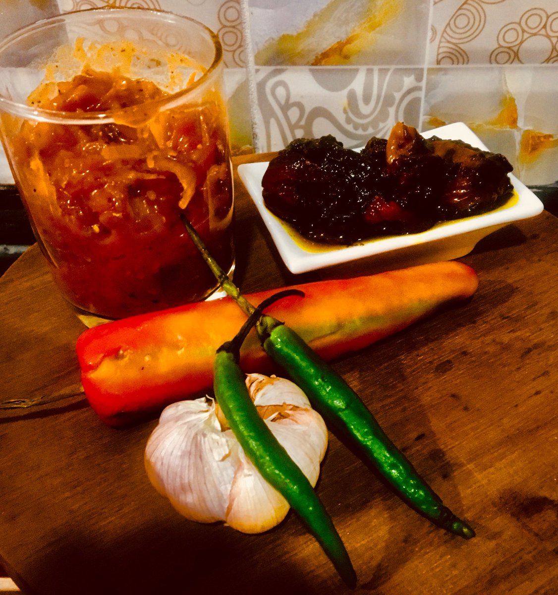 PacificGrow's tweet photo. start the week with #zing #gardentotable with #organic harvest of #chillies + #tomatoes grown from #liquidfertilizer #biogasdigester and distributed through #dripirrigation 1 chillie weighed 1 gram and 100 made a kg. 6500 plants from 1 acre is 1 tonne per month. #agriculture https://t.co/n8EMvANyjB
