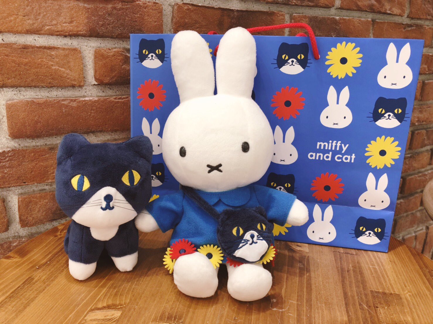 上品な ⭐️レア⭐️ミッフィー&キャット⭐️ポシェットぬいぐるみ