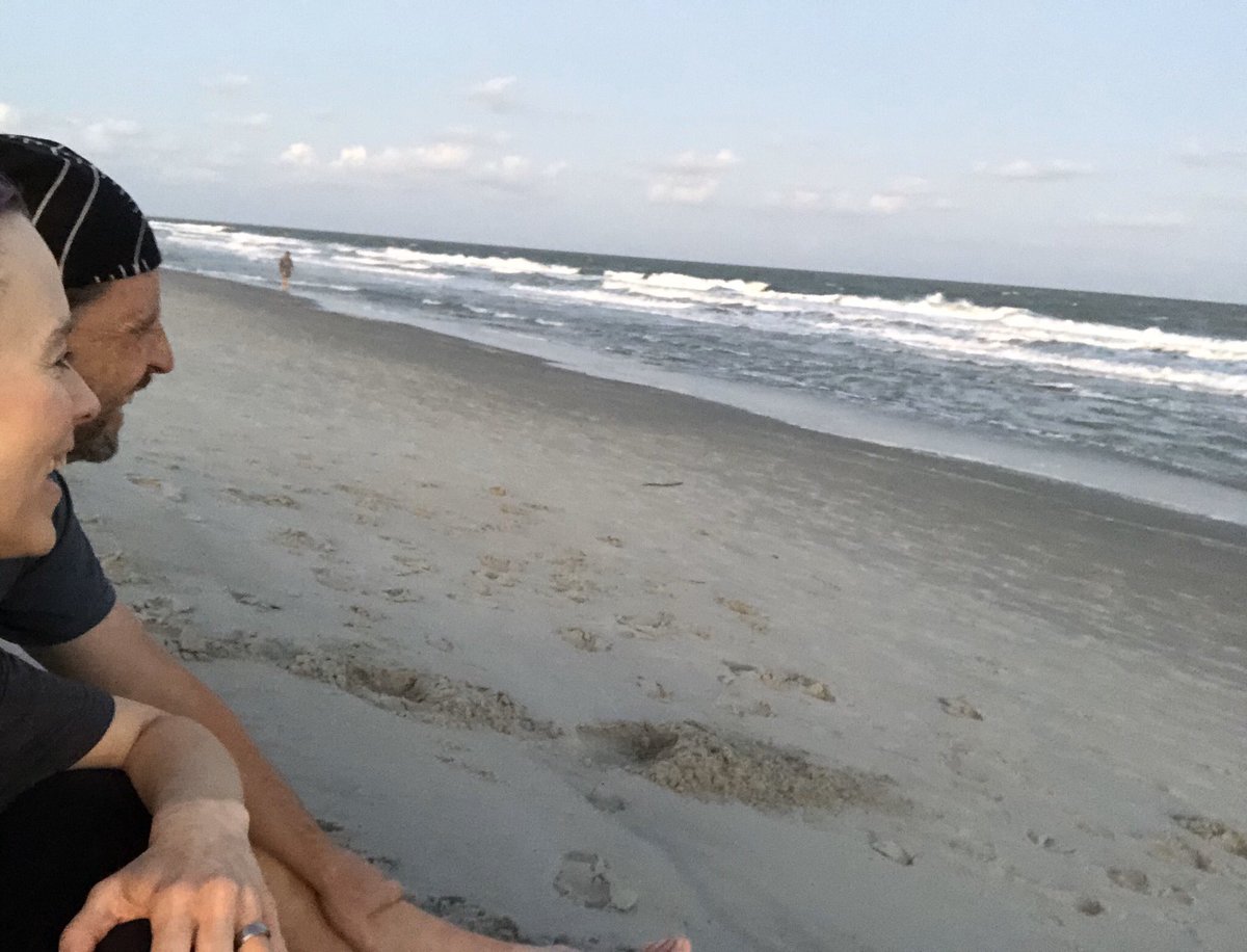 ErinRhewBooks's tweet photo. Happiness #beach #beachbums #bummin #saltlife @DeekRhewBooks https://t.co/41YecX4g9T