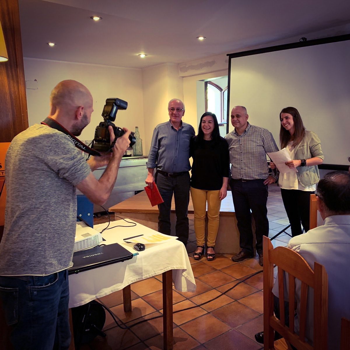ERC_SVCastellet's tweet photo. Diumenge intens per la nostra alcaldessa @adrianadelgadoh i regidors. Han començat el dia amb el Cross Escolar. Més tard, han gaudit del dinar per cloure la setmana de la gent gran. I han assistit a la celebració del 65è aniv del #CentreExcursionista #SVC
#ERC #semprehisom https://t.co/bFNKQXGcIG