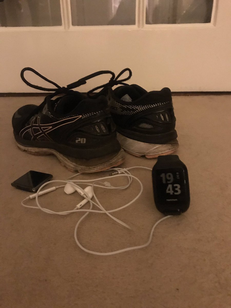 bes502's tweet image. Monday motivation...trainers at the door .. &amp;amp; a 6 mile run .. what steps have you taken to keep your #Heart healthy .. it’s easier than you think! Check your screen time &amp;amp; evaluate. #ExerciseSnacking 11 minutes x 3 daily #NoExcuses