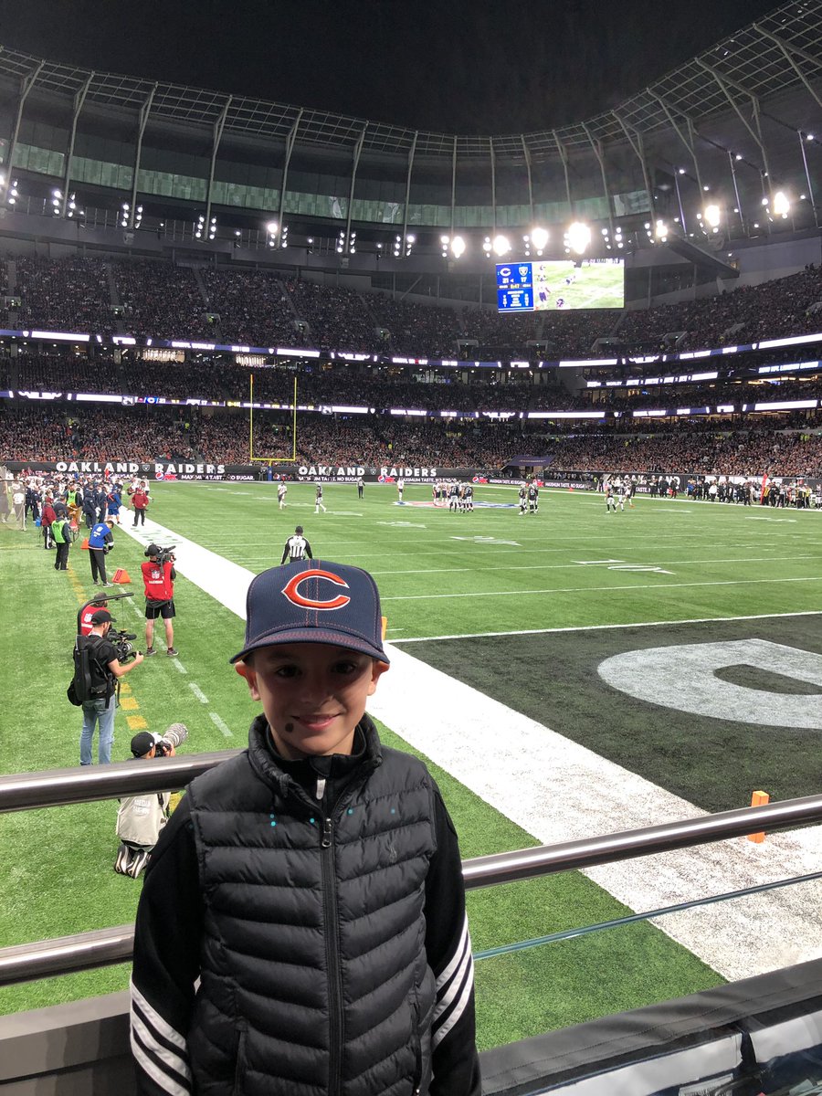Massive thanks to <a href="/ollymagnus/">ollymagnus</a> for the <a href="/NFL/">NFL</a> London tickets tonight. Great experience for me and my son 🏈🏈🏈#GoBears