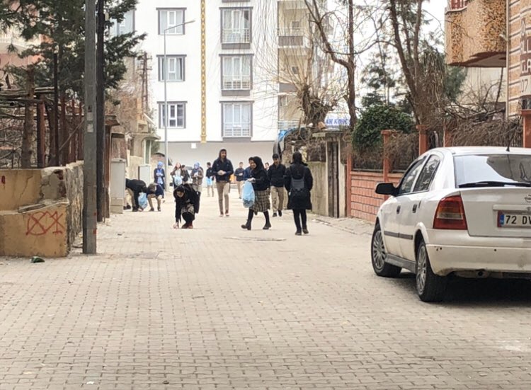 GSB_KurtalanGM's tweet photo. Sosyal Medyadan Sosyal Medyaya dedik  81 il eş zamanlı olarak temiz çevre için temizlik yaptık #SosyalMedyadanSosyalMeydana https://t.co/X5wGkneNXb