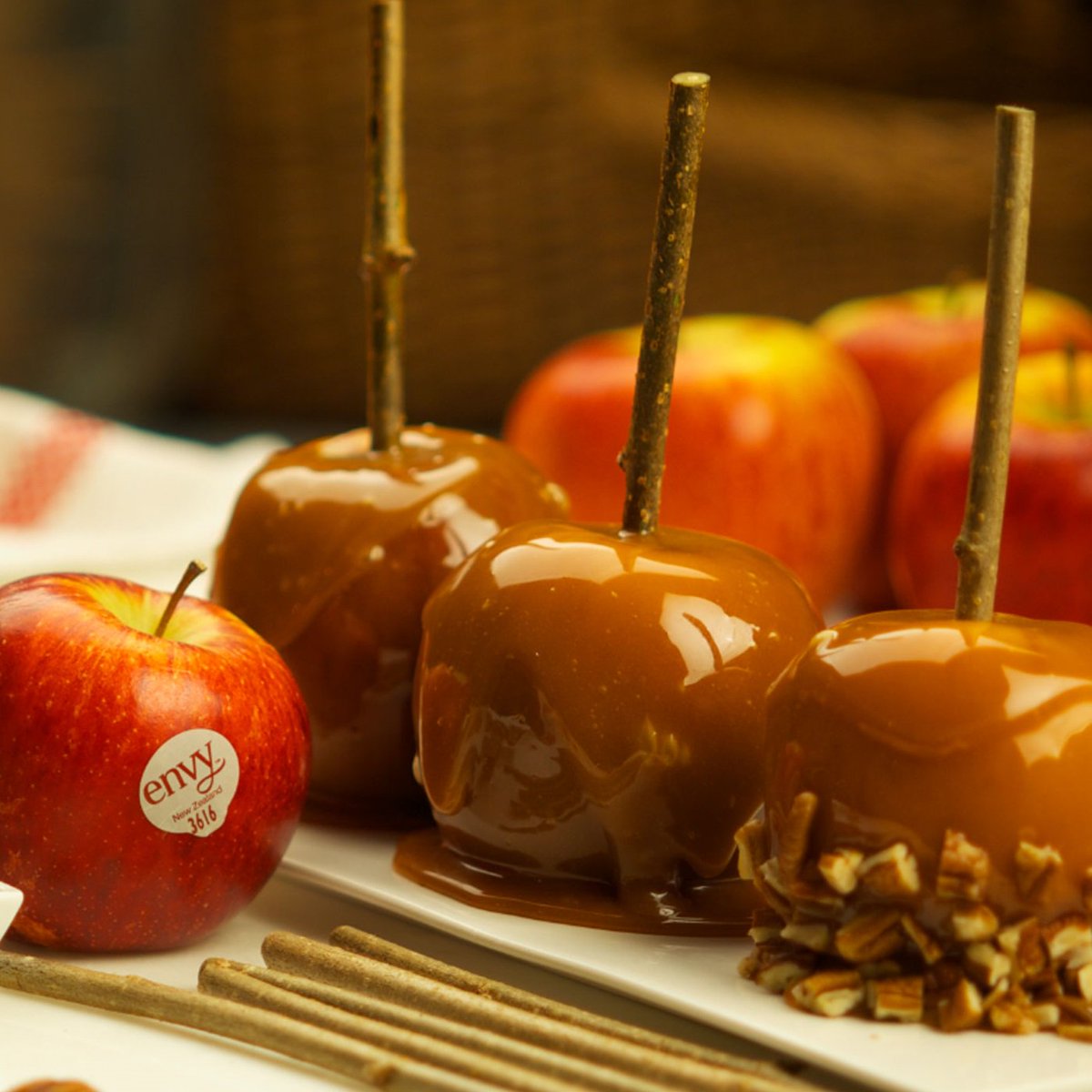 AshleyisFamous's tweet photo. Daydreaming about the amazing dinner at @Publix last weekend w/ @EnvyApples. #ad I went on the Envy website to find the recipes, & stumbled upon this.
🍎🍎🍎
I need a barrel of apples for all the things I want to make now! https://t.co/LxMF6dmHaA
#BiteAndBelieve #CookingwithEnvy https://t.co/9zxIdE29F6