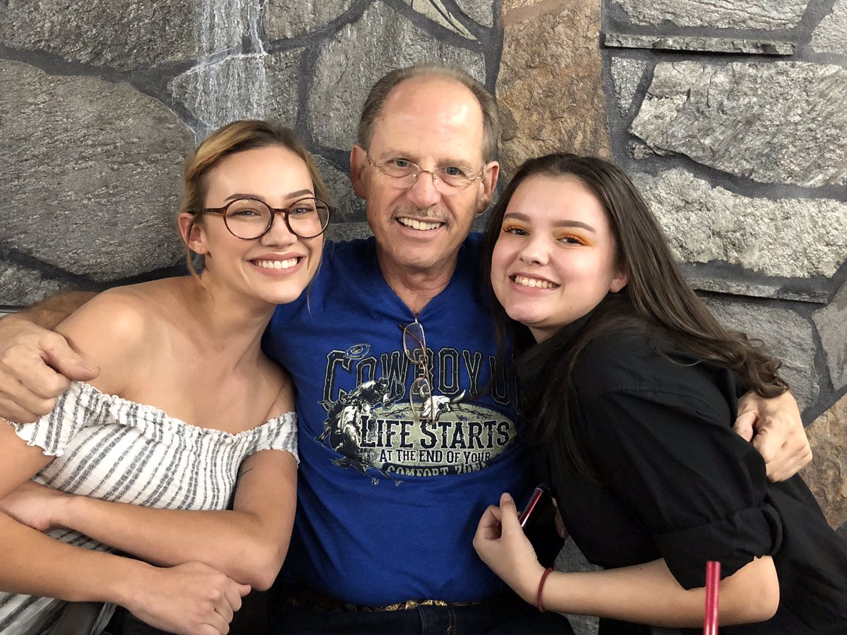 SomeWhiteGirl_'s tweet photo. I saw lots of family yesterday and socialized and look how happy https://t.co/VcWWz4vzj7