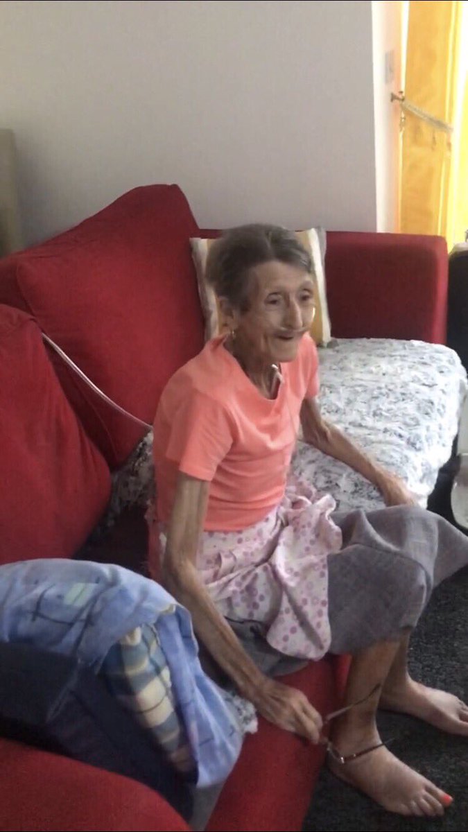 BevansEHU's tweet photo. 2 weeks ago was the worst day of my life and tomorrow I lay my nan to rest. She spent 2 years proving drs wrong and because of her strength she saw me graduate and she was there for the first 17 weeks of my pregnancy🙌🏻 sleep tight angel, I hope I continue to make you proud💓 https://t.co/NA6MXw051K