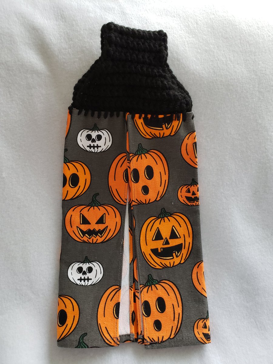 awkwardowl515's tweet photo. #awkwardowlcreations #etsy #shopetsy #halloweendecorations #halloween #kitchendecor #crochettoptowel #crochet #blackandorange #handmade #uniquedecor https://t.co/Hc2nrpKRIn