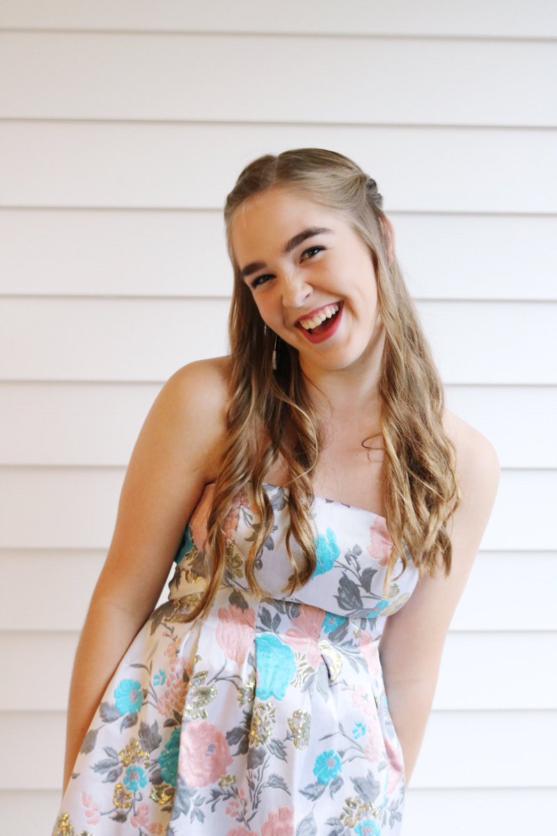 KarlaHardersen's tweet photo. HOCO 2019 https://t.co/T4a1omvXgd