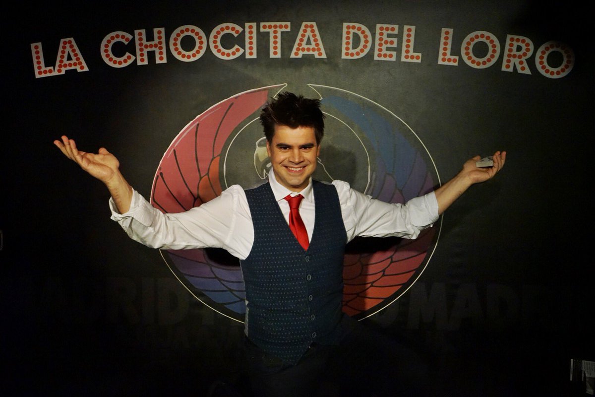 PrestigioManuV's tweet photo. Los jueves actúo en la @chocitadelloro en la Gran Vía de #Madrid a las 21:00h. 

Espectáculo #MagiaEnDirecto de la #CompañíaAnaTamariz  

Presentador: @PabloArranzMago
Magia de cerca: #Losmagosdelachistera #amemolin
Dirigido por @EscuelaAnaT
Entradas: @atrapalo 

¡¡Os esperamos!! https://t.co/GN4ecSJwXM