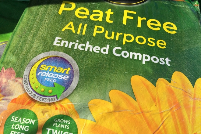 B_Strawbridge's tweet photo. If it doesn't say 'Peat Free' on the bag - don't buy it!

And please, sign this petition. It's important. https://t.co/3hiGMiq623 https://t.co/VG543udFK5