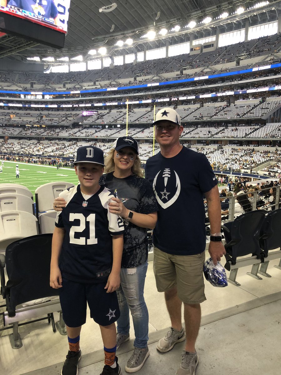 CalvitSquared's tweet photo. #cowboysnation
First Cowboy game! https://t.co/WtMmSIGcfv