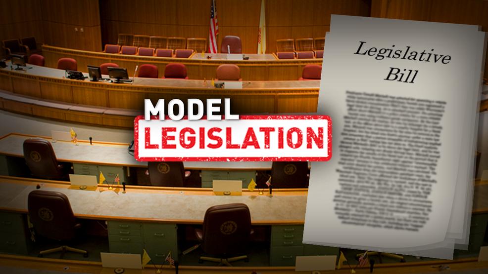 FullMeasureNews's tweet photo. According to experts, tens of thousands of state bills in the past decade were copycat bills— written by special interests and submitted to lawmakers in multiple states. #modellegislation #fullmeasurenews https://t.co/r2iIO5xiQy https://t.co/SEGi31BiKc