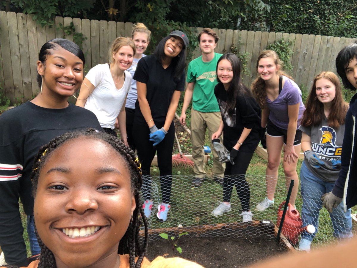 nadjacech's tweet image. A Sunday afternoon with my freshmen chemistry uncg_chem class creating a garden plot for our #naturalproducts research... such a joy to get to know these brilliant young people... the future is very bright! #cechlab #uncg