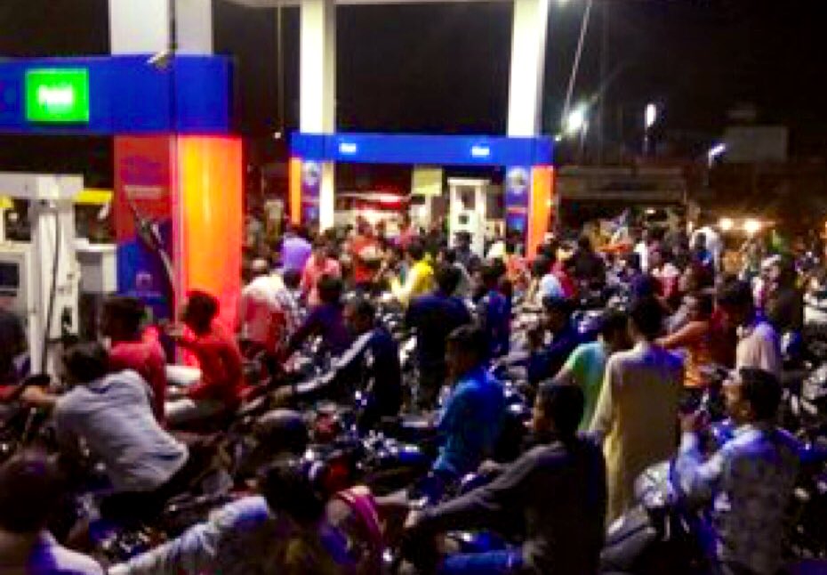 TheIndoreRocks's tweet photo. 1/2
Important #IRupdate: due to the ongoing strike by truck & tanker operators in MP State, fuel stations have almost run dry - no petrol & diesel is now available at most pumps/stations in the city & the state...hope for betterment.....
#IndoreRocks
https://t.co/SUbdsJMjSK !!! https://t.co/6DptMKsyoH