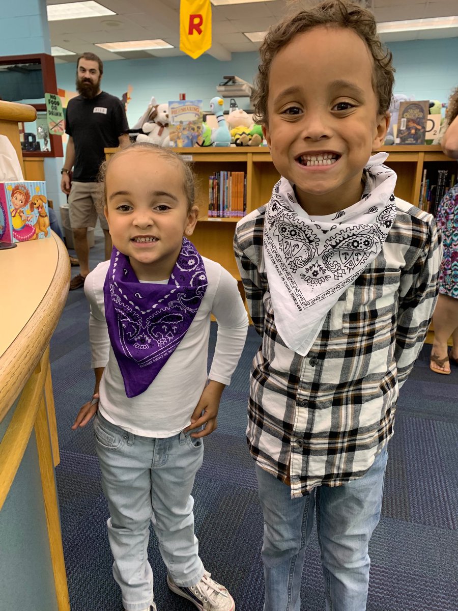 CESLibraryLions's tweet image. Reading Round Up at Family Library Night #ccpslibraries. #powerofthepride #roarandread