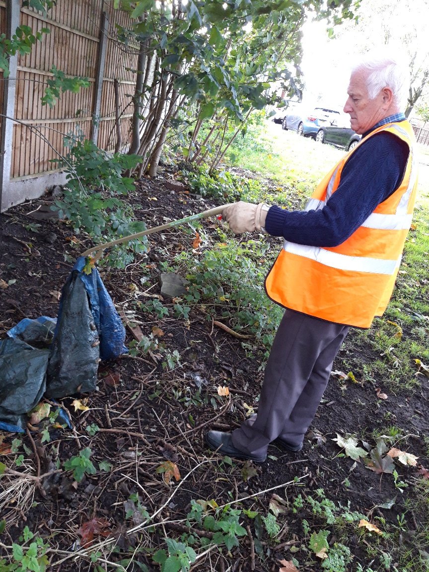 Litter Angel, Marshall, is on litter patrol in North Crewe. He is inspiring his neighbours with regular picks and weed removal from footpaths. A big difference has been made by him in just six months! #Litterhero @CreweTCouncil <a href="/CheshireEast/">Cheshire East Council</a> <a href="/KeepBritainTidy/">Keep Britain Tidy</a>