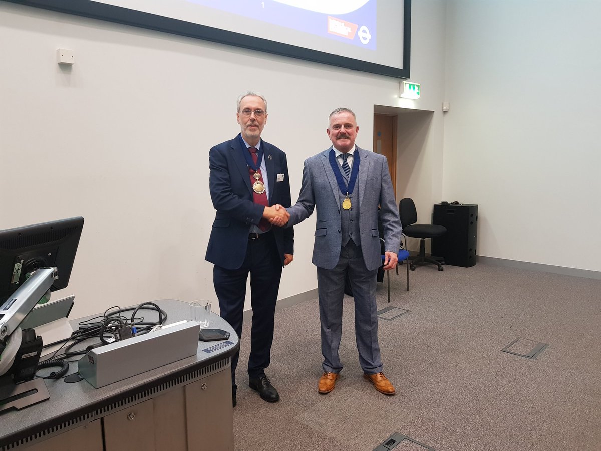 DigitalTransit_'s tweet image. @IMechE_Rail chairman Graham Neil visiting @IMechE_NWRD last week. Fascinating talk by Graham. Hosted by @McrMetEngineers #imech #mmu #comparegongs