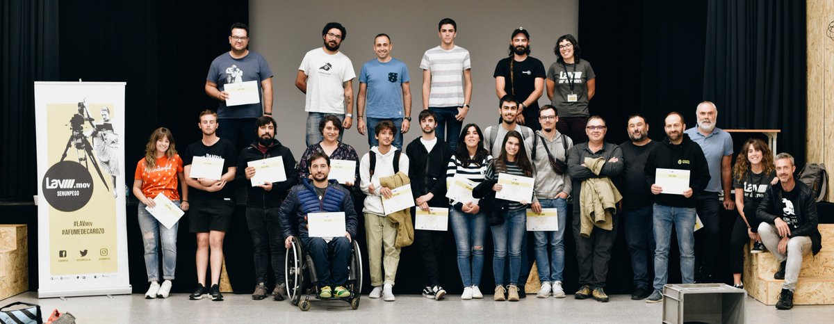 Senunpeso_AC's tweet photo. Aquí unha chea de xente molona que veu pasar a finde a Vedra a aprender nos obradoiros #LAVmov
Remataron os cursos pero o https://t.co/q0hizI2Eer continúa!
⚡ MOITAS GRAZAS ⚡ https://t.co/7S476WDZaJ