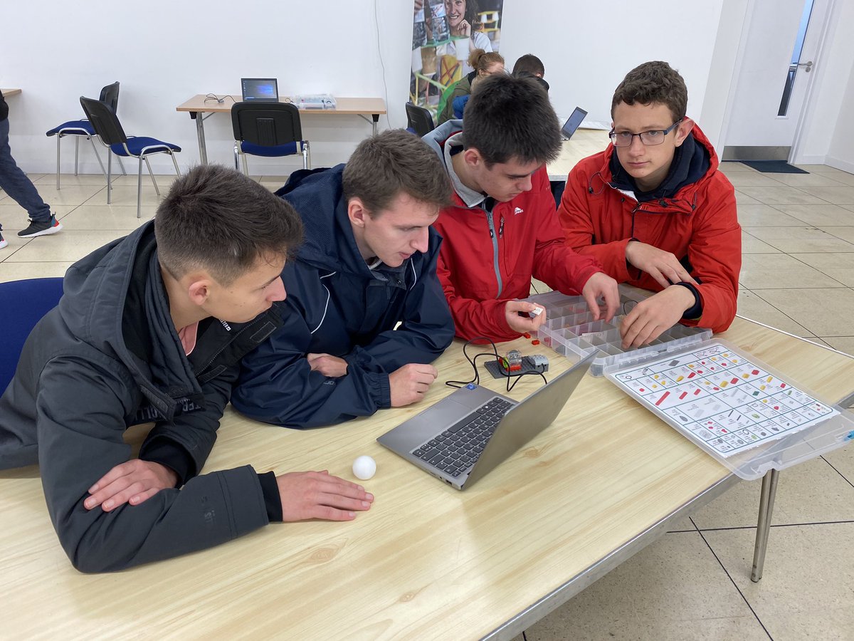 dunblanebb's tweet photo. A wet Sunday didnโt make for a wet weekend as our Seniors finished their Aberdeen trip with an Escape Room escapade and some #STEM activities at @AberdeenSci as well as some biology at Duthie Park botanic gardens. Great times. #BoysBrigade #bb136 #bbweekend https://t.co/ta4rDINiUE