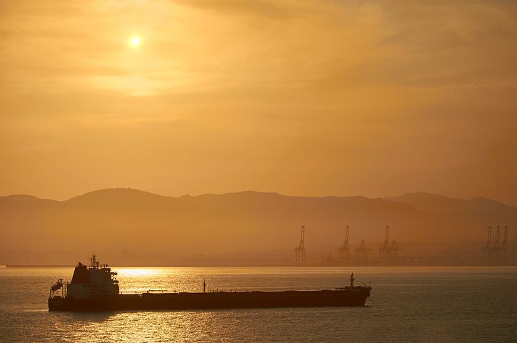 soygdelpetroleo's tweet photo. #06ct /En la futura industria petrolera concebimos
la responsabilidad social como un compromiso, donde se integre positivamente la gestión y las actuaciones de los trabajadores, asociados, proveedores y la misma comunidad. #Venezuela #Democracia #EficienciaEnergética #AsambleaVe https://t.co/xDmDeTmvhk
