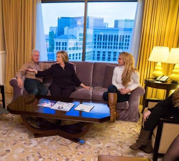 godney_bitch's tweet photo. 😌😌😌
#FREEBRITNEY #BRITNEYSPEARS #HILLARYCLINTON #ENDTHECONSERVATORSHIP #RELEASEBRITNEY #WHEREISBRITNEY https://t.co/Xj3Gs30YVb