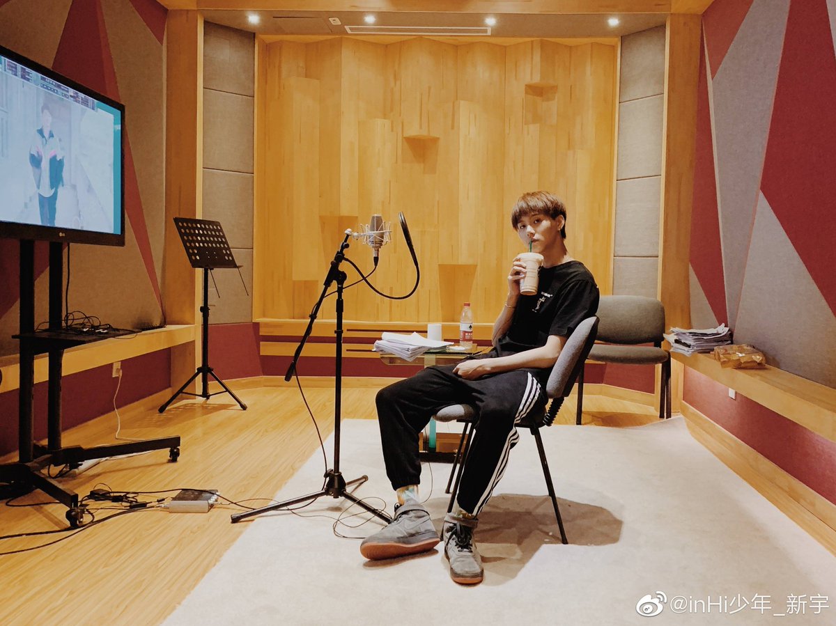 varsityV_unoff's tweet photo. #Xin #씬 #VarsityV #바시티V 

小白比较可爱，小黑比较冷酷帅气😆所以是爱小黑还是小白勒🤔 https://t.co/Djn8Xez1Un