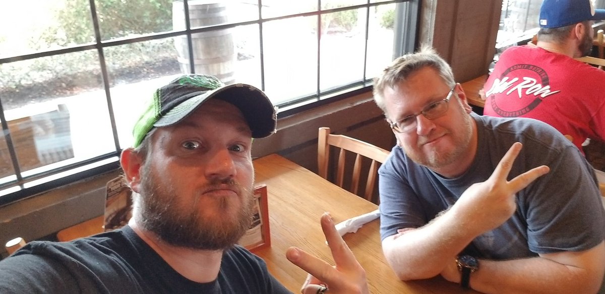 alienslacker's tweet photo. What? Rogue One transport ship bringing @Venturi3D #NexCore AND @3dmakernoob to #ERRF2019? The Invasion is taking over! (I never do duck lips, why am I doing them here? #3DPrinting #DuckProbe) https://t.co/vzb9X0iMxt