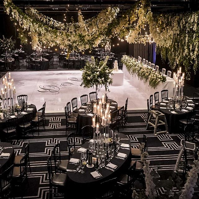 annawangstylist's tweet image. When you have a high ceiling and beams at venue like doltonehouse - how can I not create swooping #ceilinginstallation like these?

#weddingstylist #weddingflowers #flowers