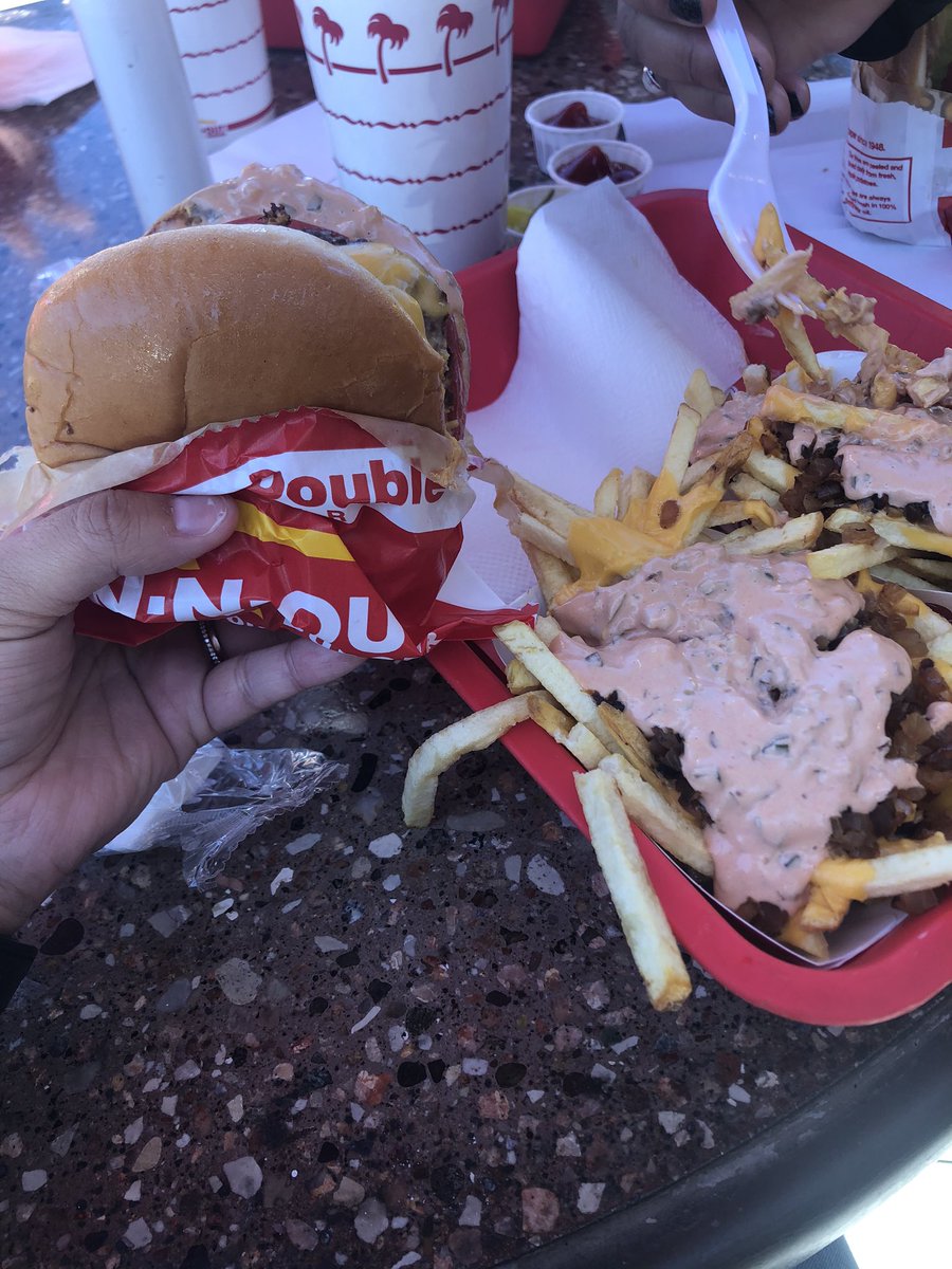 savhoppper's tweet photo. Did you really go to in-n-out if you don’t post about it? https://t.co/Qg1Gz2a0FO