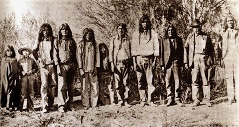 CulturasD's tweet photo. Actualmente los Cocopah, solo cuentan con unos 1300 miembros de la tribu, de los cuales sólo 10 hablan su idioma original. Su supervivencia se ve fuertemente amenazada por las restricciones que los gobiernos les imponen para acceder al agua del río. #America
#indigenas #cultura https://t.co/7nYy8vKbLA
