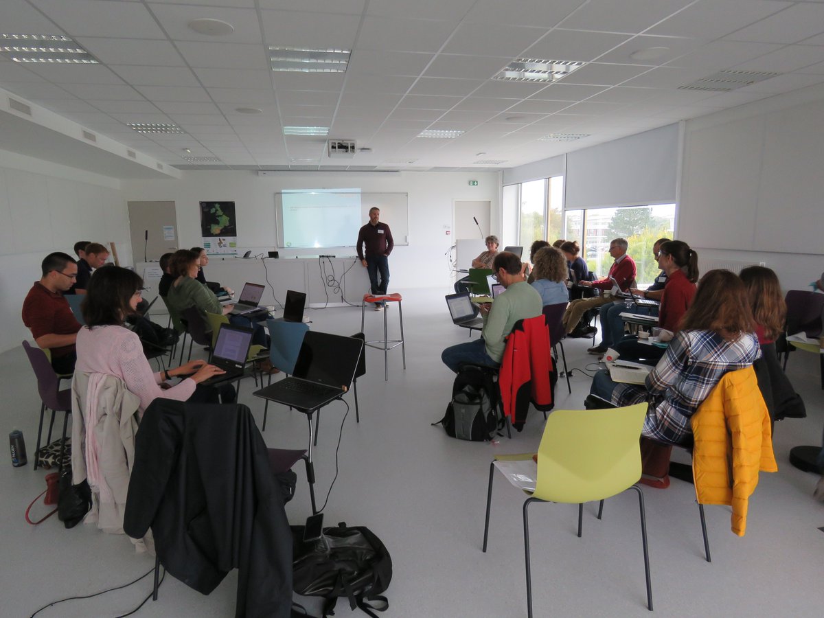EdnaCabecinha's tweet photo. Improving the management of Atlantic Landscapes
@ALICE_Interreg
25 -28 de set
#InterregALICE's partners were together @ Brest. #UTAD show the Portuguese CS updates  and what has been done for #StakeholderEngagement for the implementation of #BlueAndGreenInfrastructures. #NBS https://t.co/9bEiH6GthB