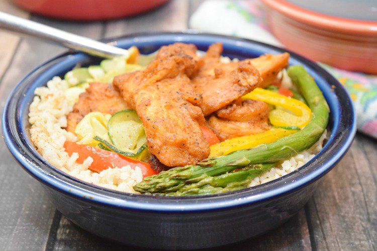 TheTipToeFairy's tweet photo. #ad Need dinner on the table in less than 30 minutes? How about w/a little kick to it, too? Try Sheet Pan Cajun Rice Bowls with Tyson® Blackened Chicken Strips, from @HEB Perfect for those busy weeknights and clean up is a snap! #TysonBlackenedChickenStrip https://t.co/XhBQdroAuy https://t.co/pDKgsXgQxV