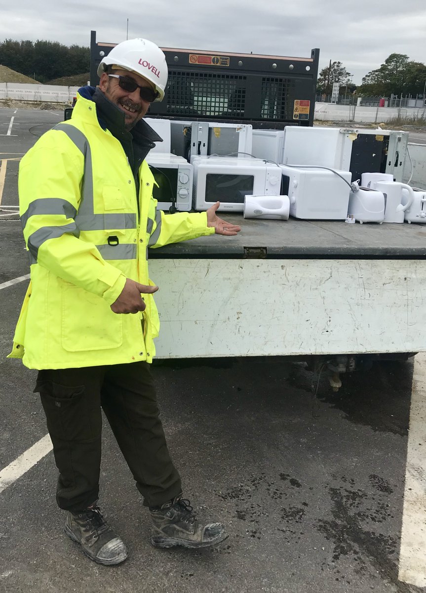 Lovell_SP's tweet photo. As we demobilise our construction compounds at #Bulford and #Ludgershall we have been delighted to donate useful white goods to local good causes including Salisbury Trust for the Homeless and @SalisburyNHS , helping us to ensure growing #Sustainability in #Construction. https://t.co/NRNZc5Kc55