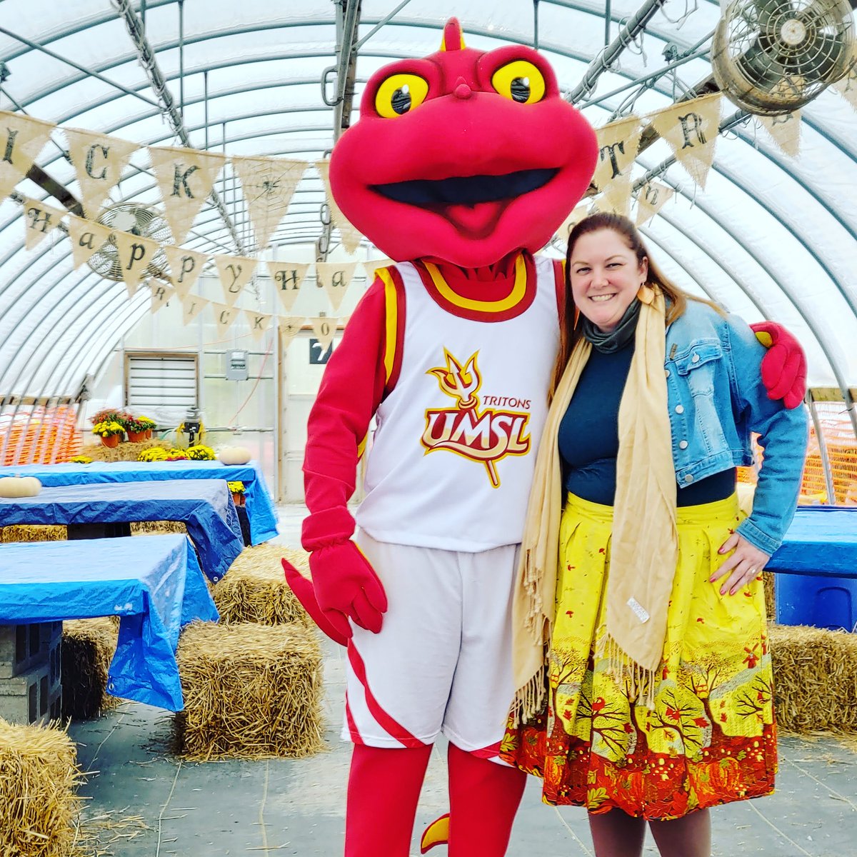 SarahNicole838's tweet photo. Hanging with Louie in #Pumpkinland today at an @umsl @umslalumni event at @thiesfarm. I am so excited it's starting to feel like fall- we picked the right day to celebrate!

#UMSL # UMSLproud #Fall #Autumn #Pumpkin #PumpkinPatch #STL #STLmade https://t.co/K7GG3Vqdjr