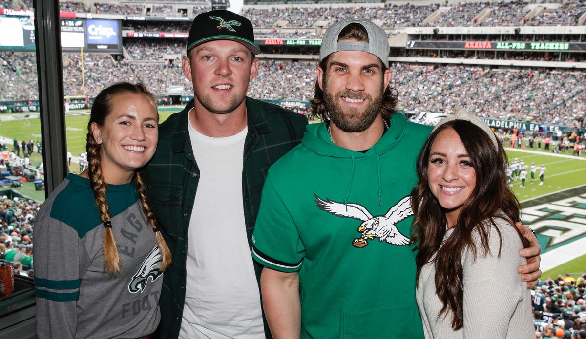 Phillies's tweet image. Go Birds 

#FlyEaglesFly | #RingTheBell |#BrotherlyLove 

(📸: @Eagles)