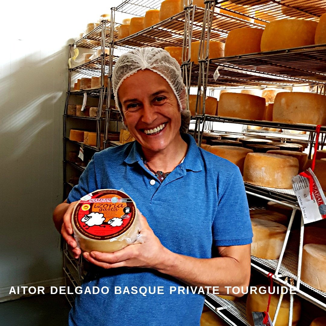 My guests enjoyed today a special #privatetour in the #cheese #farm @IzoriaAyala The #cheesemarker was so excited to tell us about the future! #luxurytravel #basqueprivatetourguide #daytour #worldtraveler #basquecountry #hiddengems #aitordelgadotours