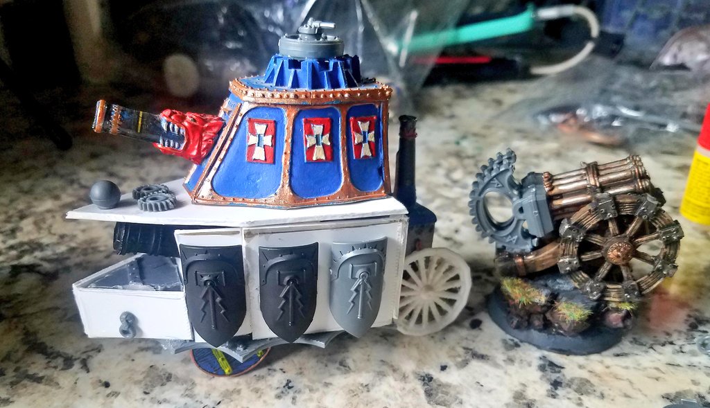 ODTGaming's tweet photo. Working on an oldschool #steamtank #four for @FlatCon #citiesofsigmar and a #freeguild #hellblaster these will turn out fine but my other 3 aren't going to be gold.... #AoS #paintingwarhammer #ageofsigmar #warhammer flatcon #flatcon2019 https://t.co/ow4FXbKbHg