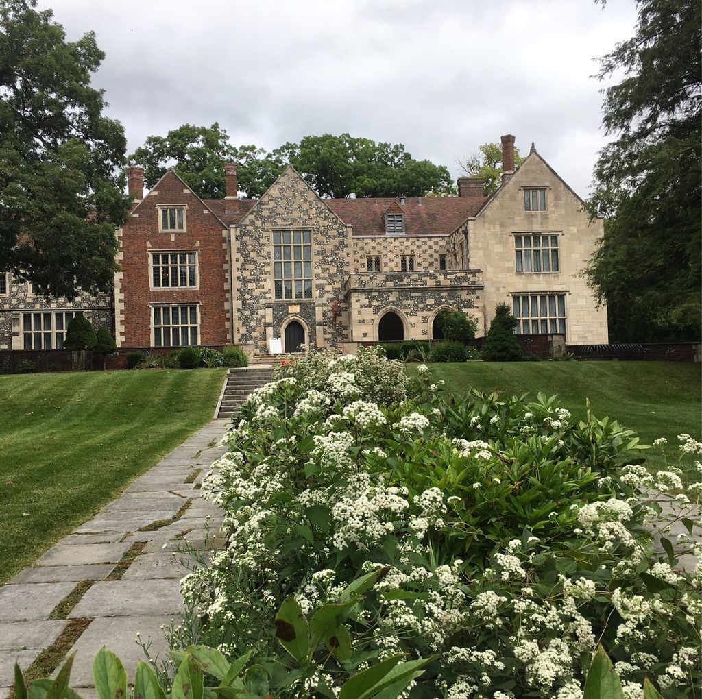 findagarden's tweet photo. Salisbury House &amp; Gardens featuring white blooms in late summer #desmoines #iowa #gardens https://t.co/YwKc2NrUS5