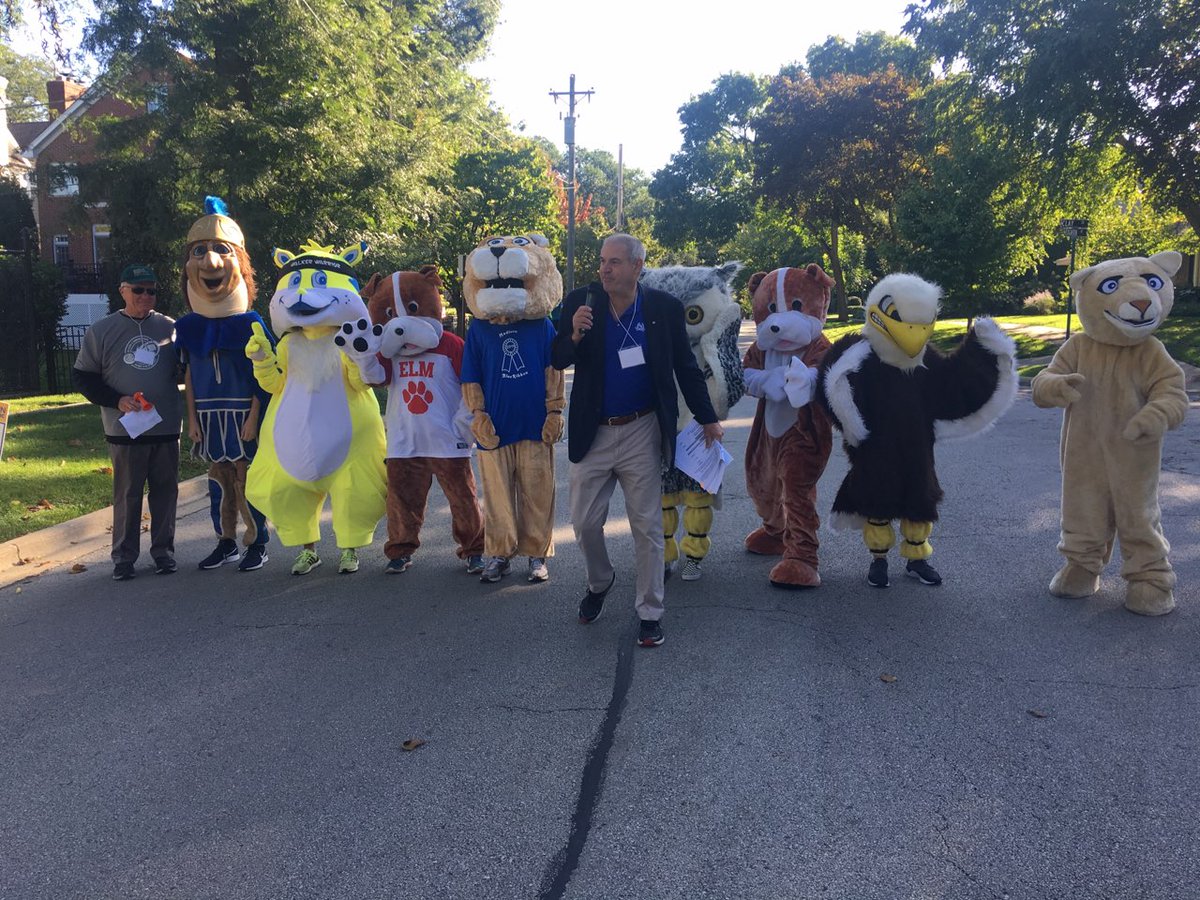 d181foundation's tweet photo. And our two-footed furry friends were racing too. Thank you @TCHHinsdale and @HinsdaleRotary for putting on a great #rotaryrun https://t.co/4SmpmsqzK3