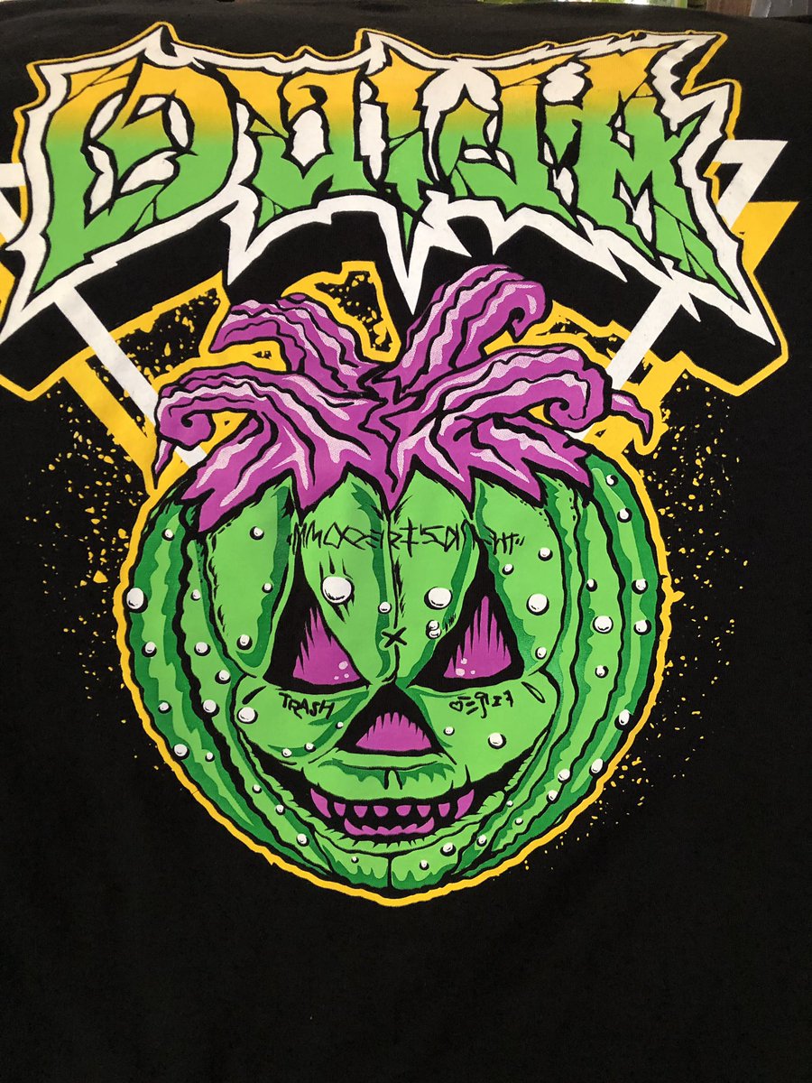 BobeBlaze219's tweet image. Copped one of the two new @ouijv shirts that dropped on the #WickedWeekendsTour get em while you can!