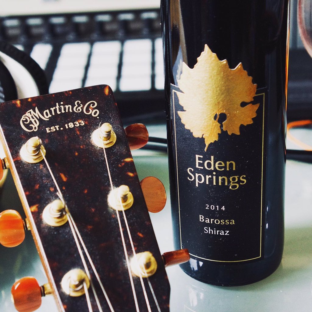 selectionhh's tweet image. Eden Springs Barossa Shiraz 2014🍷well #barossashiraz #aussiewine #martinguita #wineandguitar selection-hermann-hofmann.com