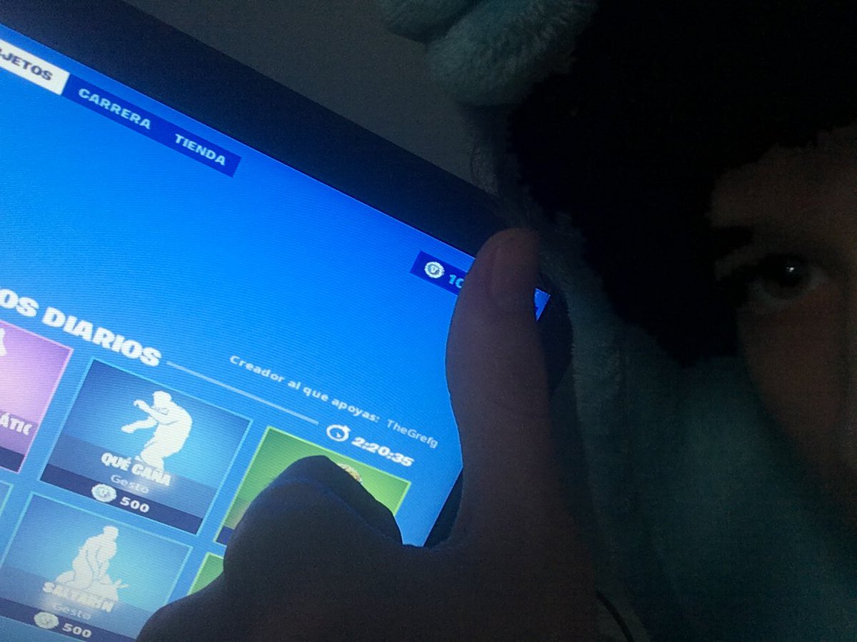 TatanFake's tweet photo. Con pijama y todo apoyando siempre https://t.co/LWUmAlXKBo
