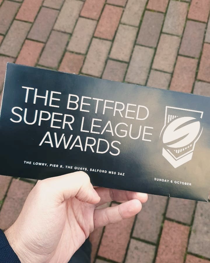 Lewis_Scott97's tweet photo. Class night with with Dream Team! @hullfcofficial

#SuperLeagueAwards https://t.co/dhL43dbBKj