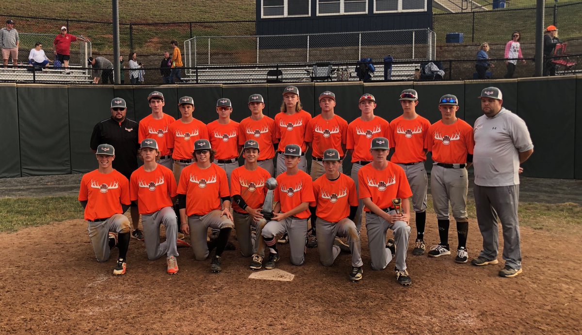 SnyderBaseball's tweet photo. #SBA_BUCKS15_16 HARDWARE ALERT @DynamicBaseball Hill City Fall Classic Champions. 4-1 win over Cardinals 2022. Great job boys. #DynamicLU https://t.co/obU24VuIty