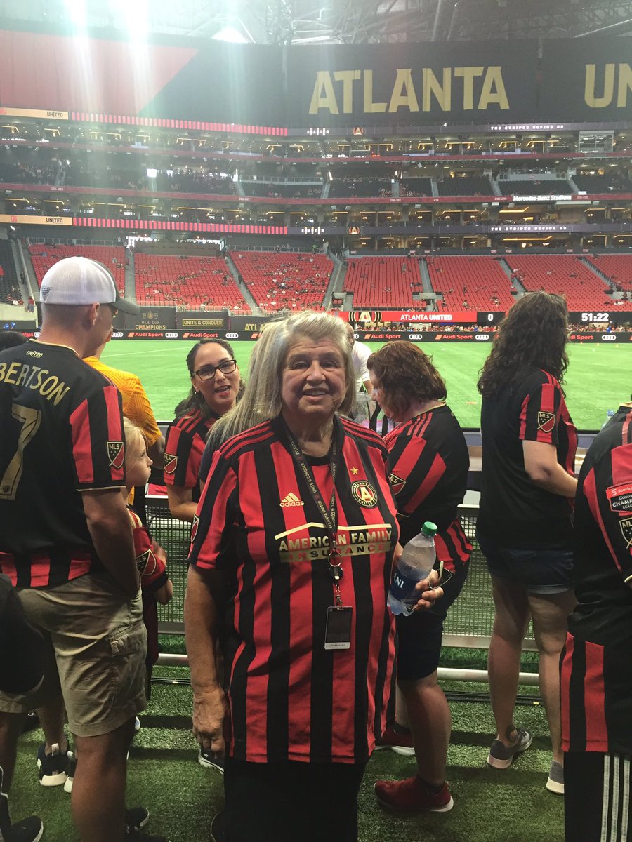 OneUpMastering's tweet image. Happy birthday, Mom! #atlrevbday