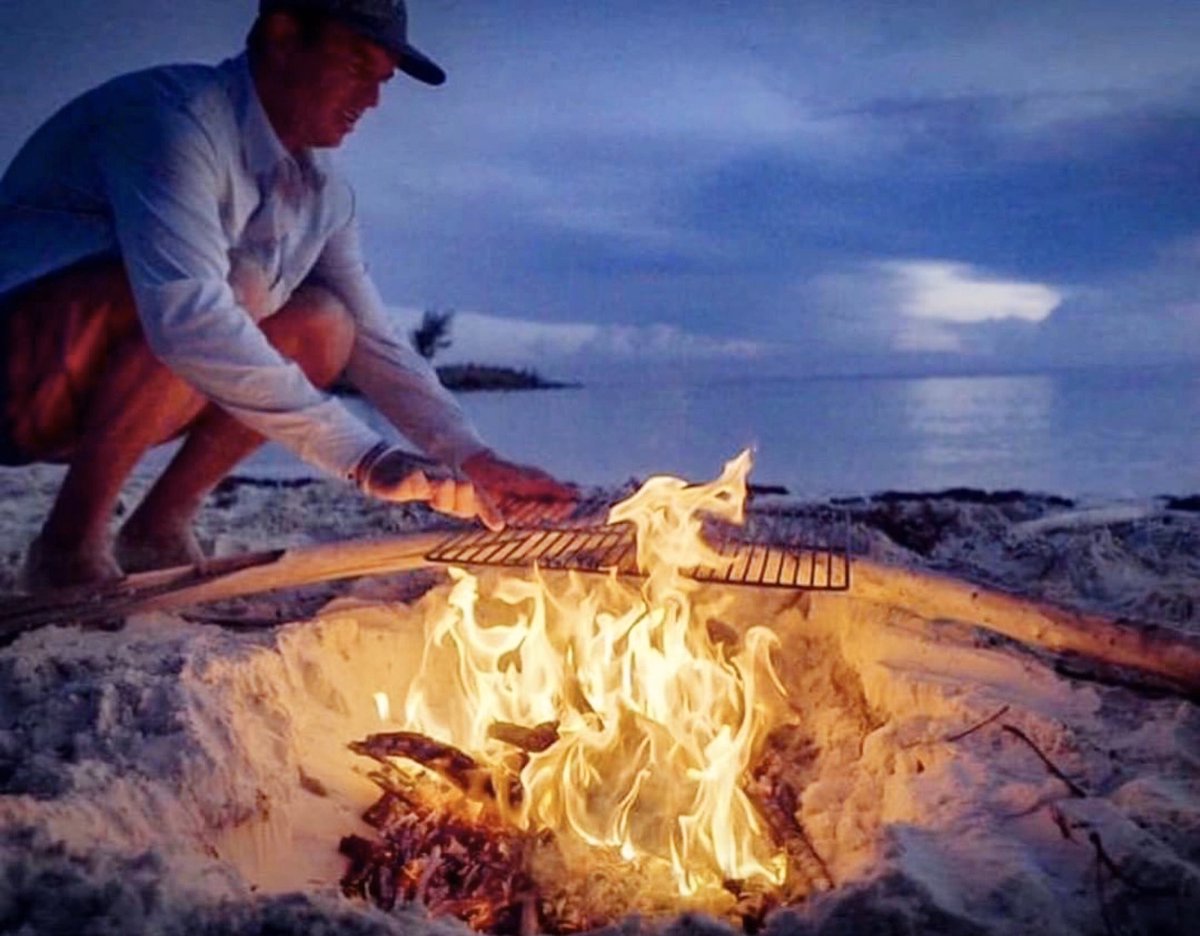 Sundays are perfect for dinner plans like @ChubCayBahamas ⁣ Discover The Out Islands with us!⁣ #MakersAir #DestinationsMade #FortLauderdale #StanielCay #outislands #bonfire #bahamas #thebahamas #travel #islandtravel #airlines #aviation