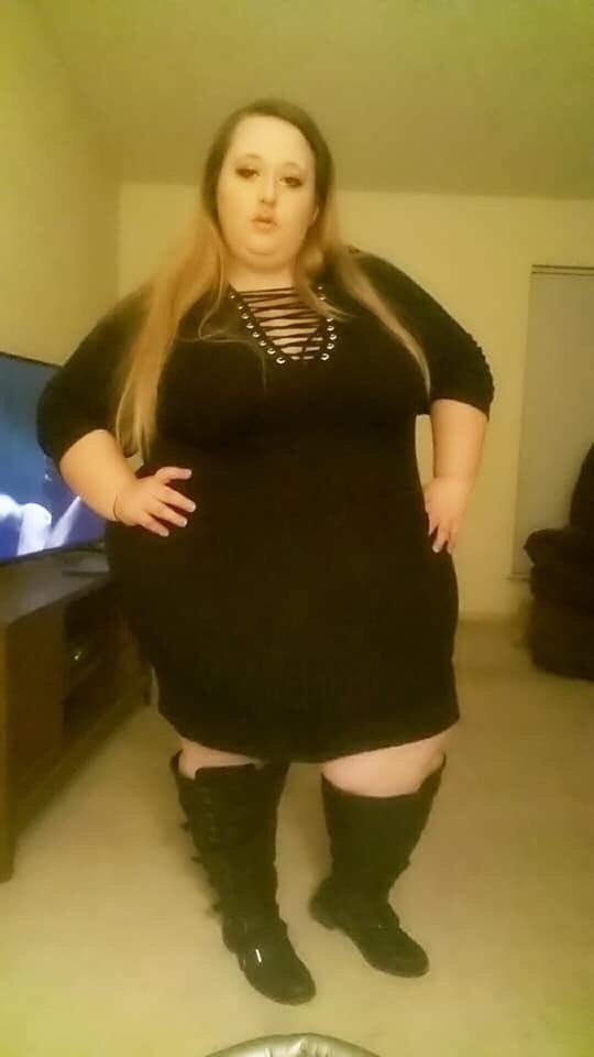 d3l3t3d123123's tweet photo. @fatgirlsbeauty #over300 https://t.co/ha42AVuo3b