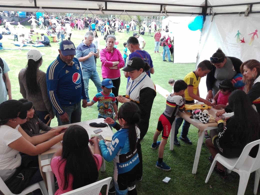 IDRD's tweet photo. ¡Hoy vivimos un maravilloso #Festiparque desde Fontanar del Río en Suba!☀️🎼🎺⚽️
Gracias a las 6.500 personas que nos acompañaron👍🏻 https://t.co/Y3GmcyEeaf