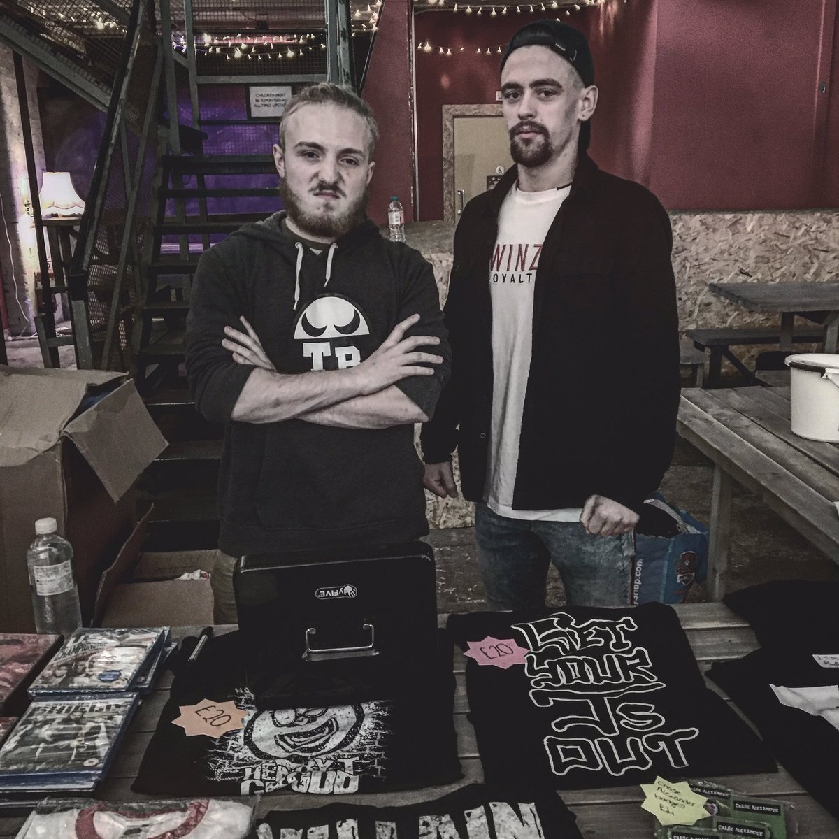 TEDDYREAY's tweet photo. Street Style Mafia on the @FutureShockWres merch stand ๐
Photo credit to @MsLucyOpenshaw
#prowrestling #wrestling #prowrestler #futureshock #futureshockwrestling #tubyt #dwaynemckenzie #SSM #streetstylemafia #fitness #forearms #biceps #gym #gymlife #fff #lfl #manchester https://t.co/OJfPLq41i7